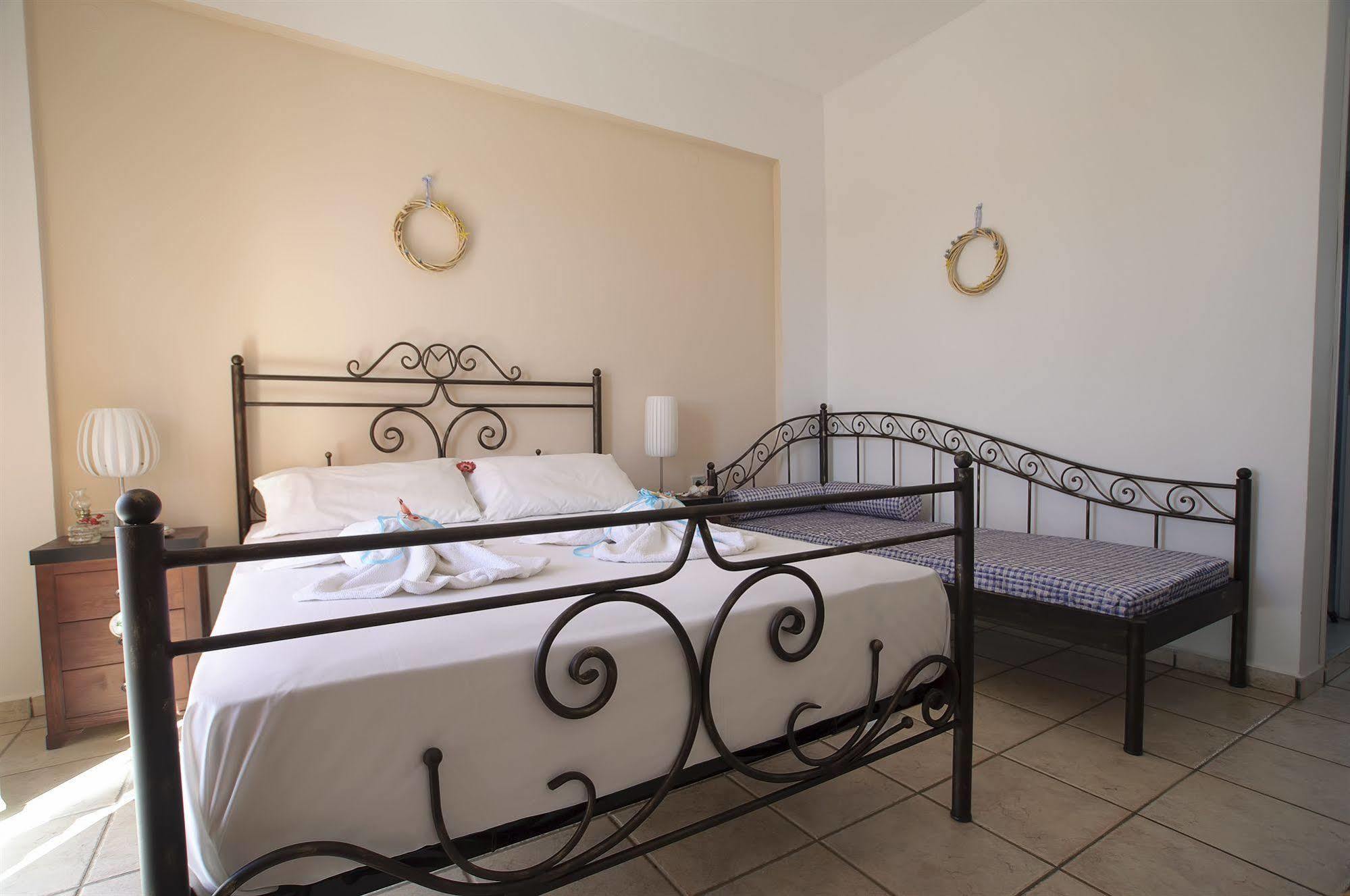Manos Apartments Mégas Yialós-Nítes Eksteriør billede