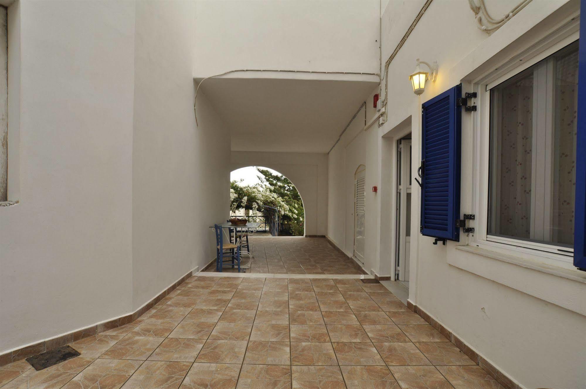 Manos Apartments Mégas Yialós-Nítes Eksteriør billede