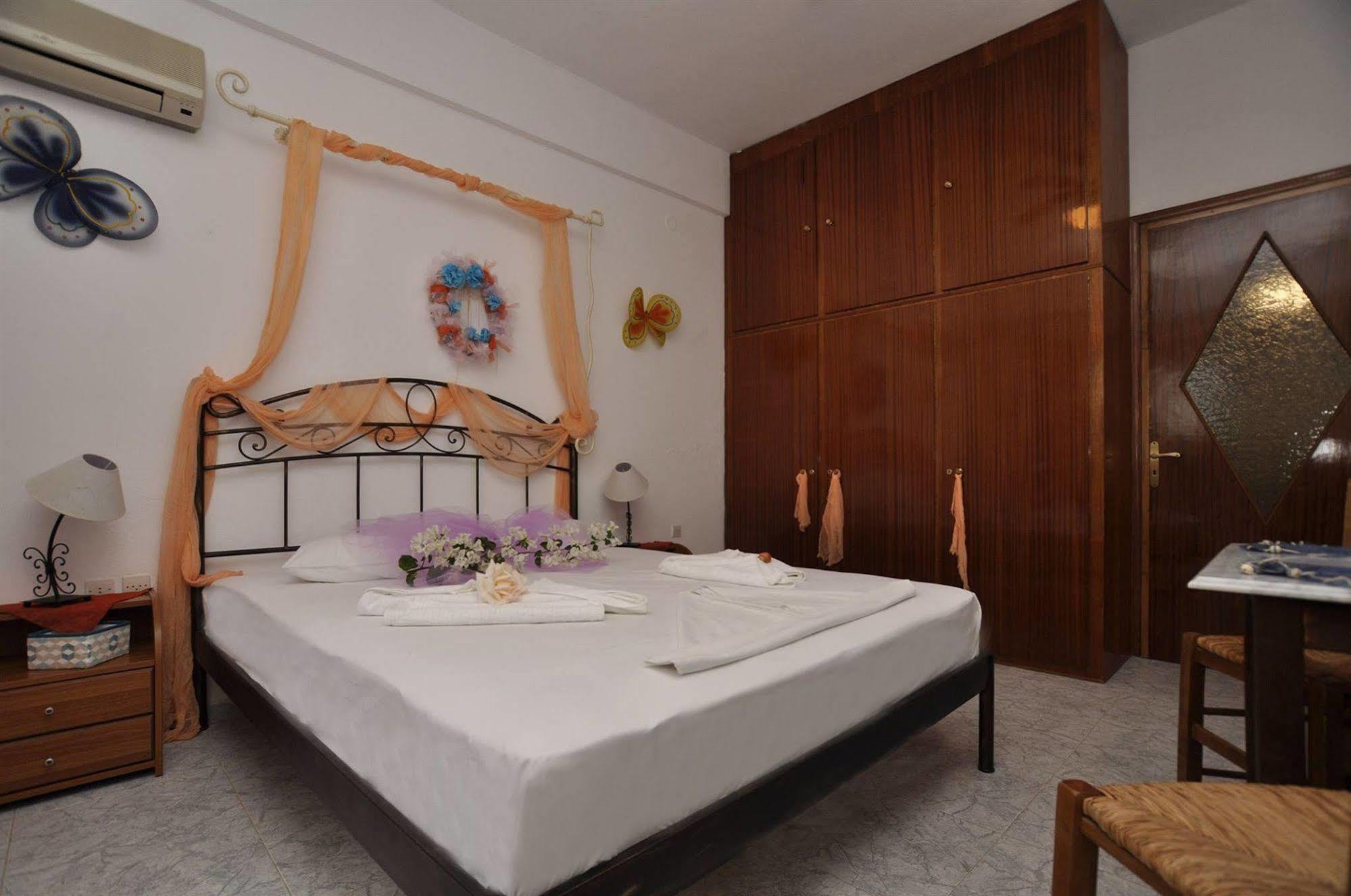 Manos Apartments Mégas Yialós-Nítes Eksteriør billede