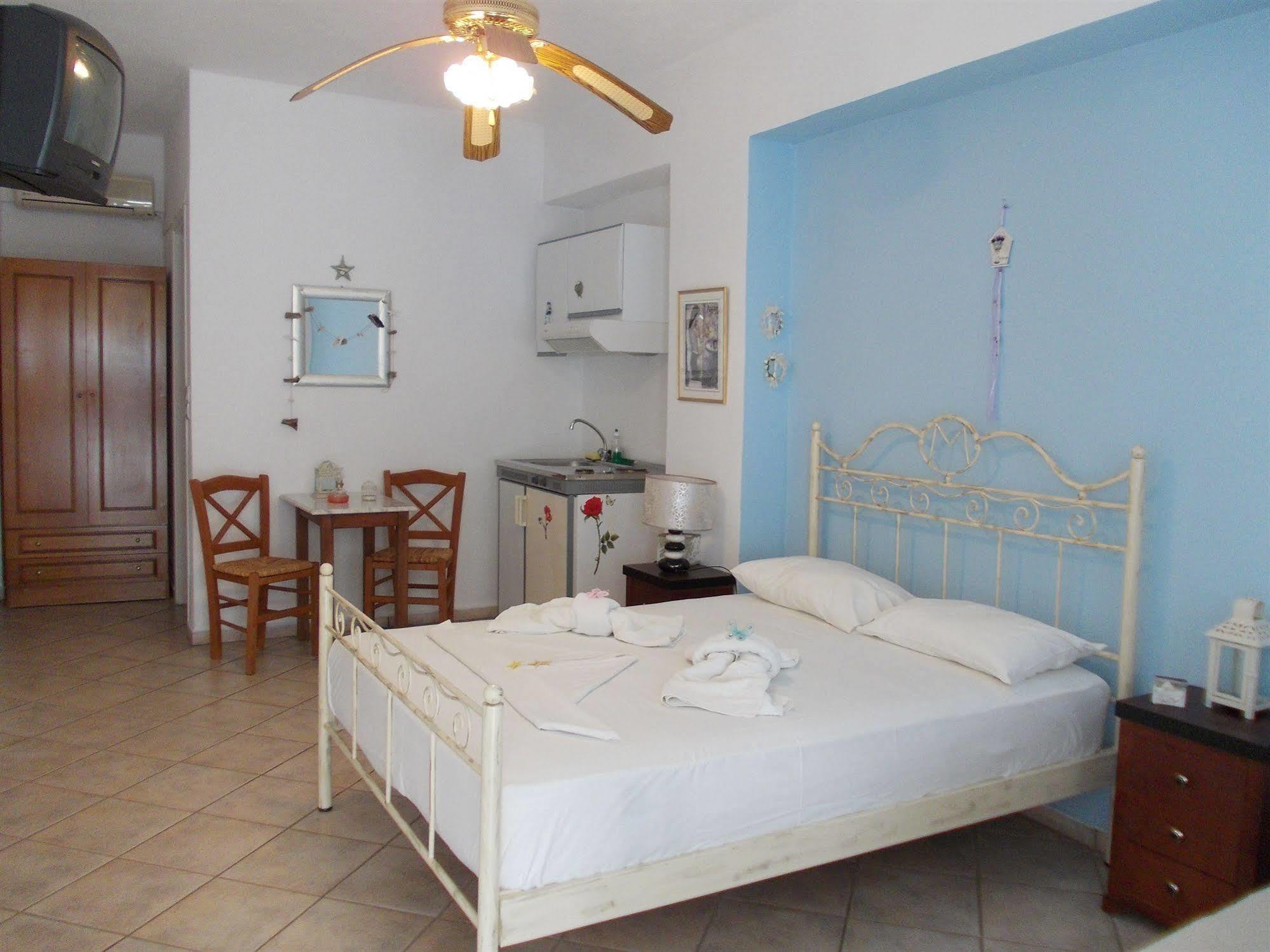 Manos Apartments Mégas Yialós-Nítes Eksteriør billede